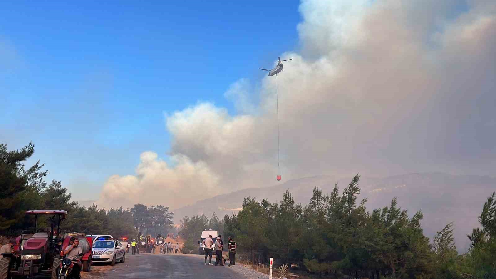 Çine orman yangınına 4 helikopter 2 uçak havadan müdahale ediyor