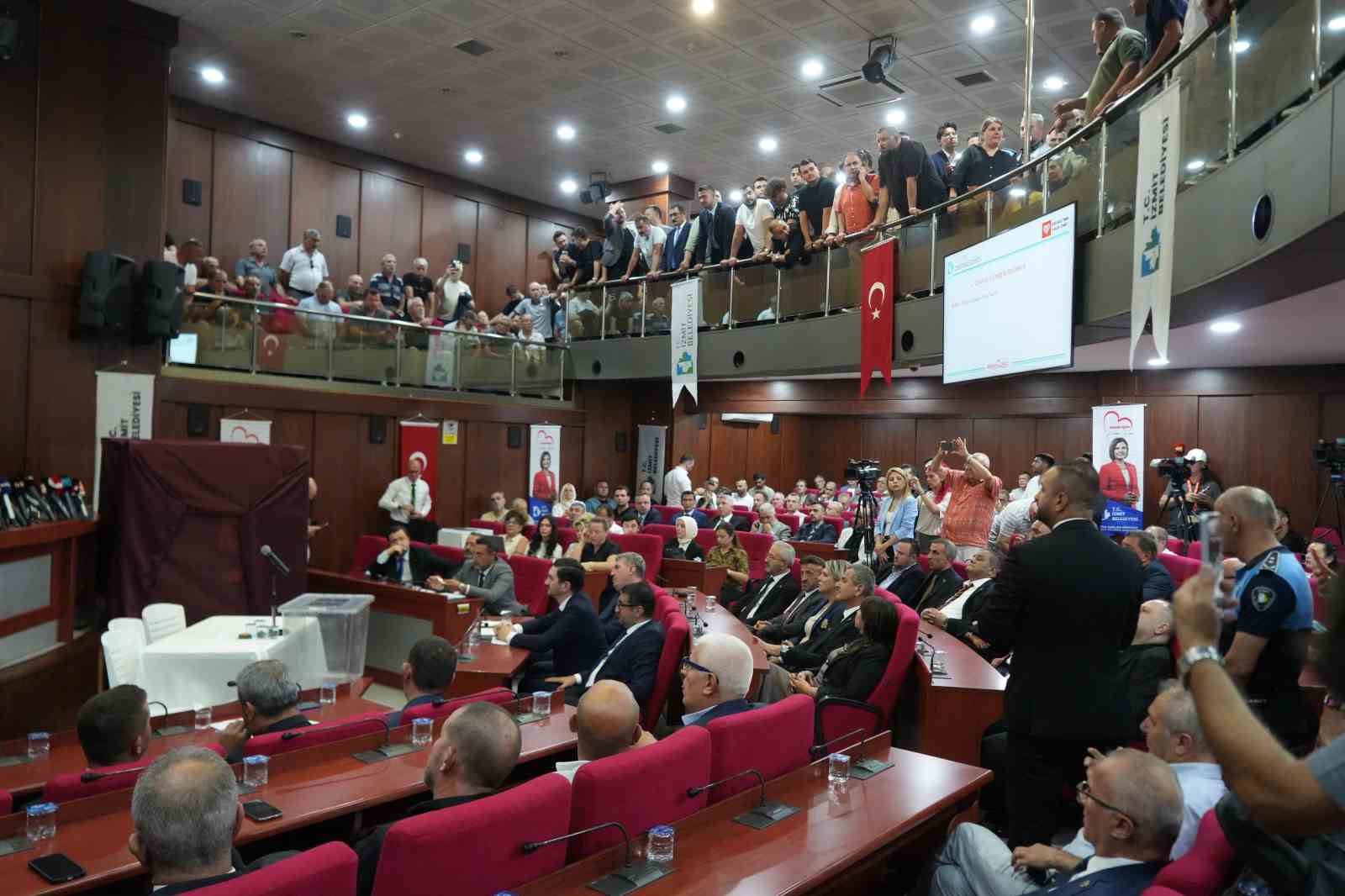 İzmit Belediyesi Başkan Vekili Lütfü Obuz oldu