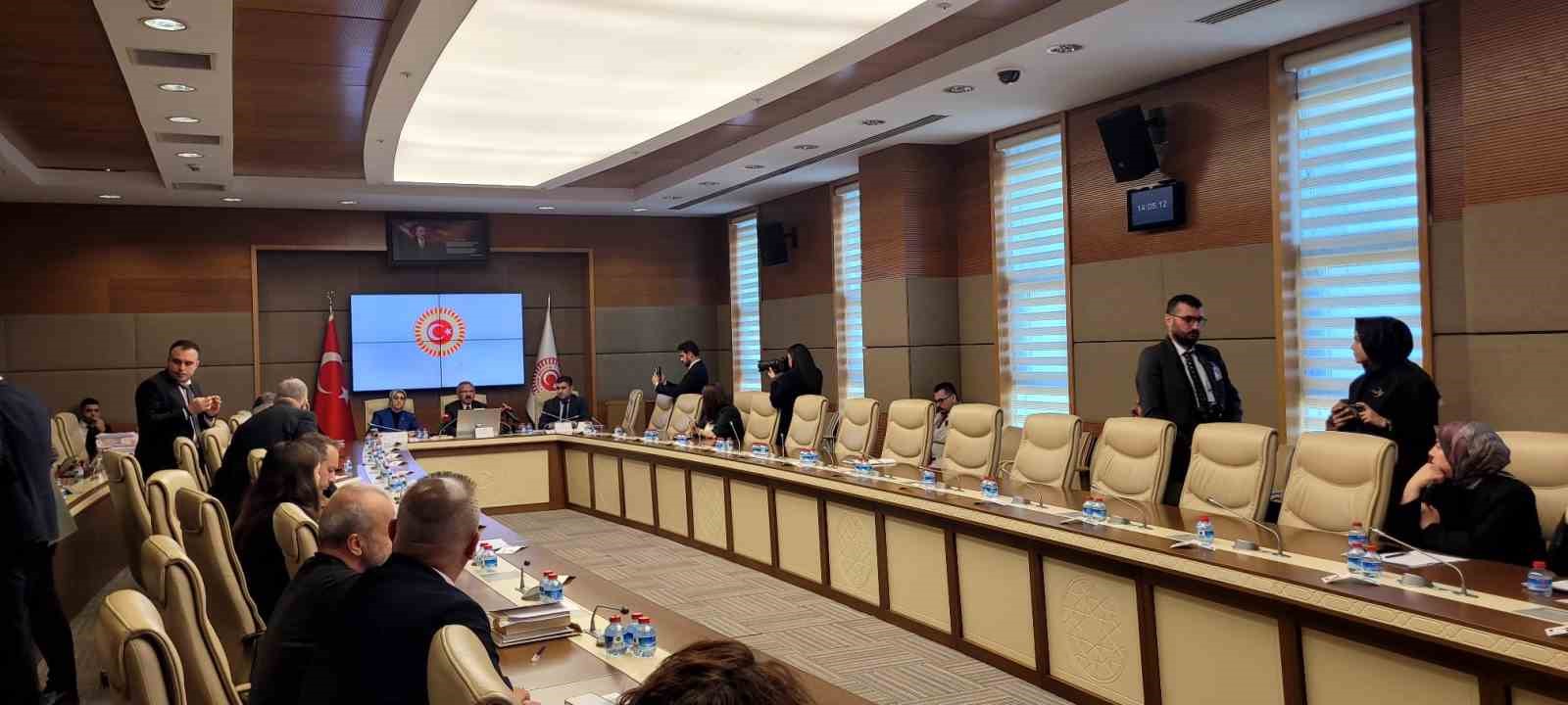 Öğrencilerden "Okullarda akıllı telefon yasaklasın" talebi