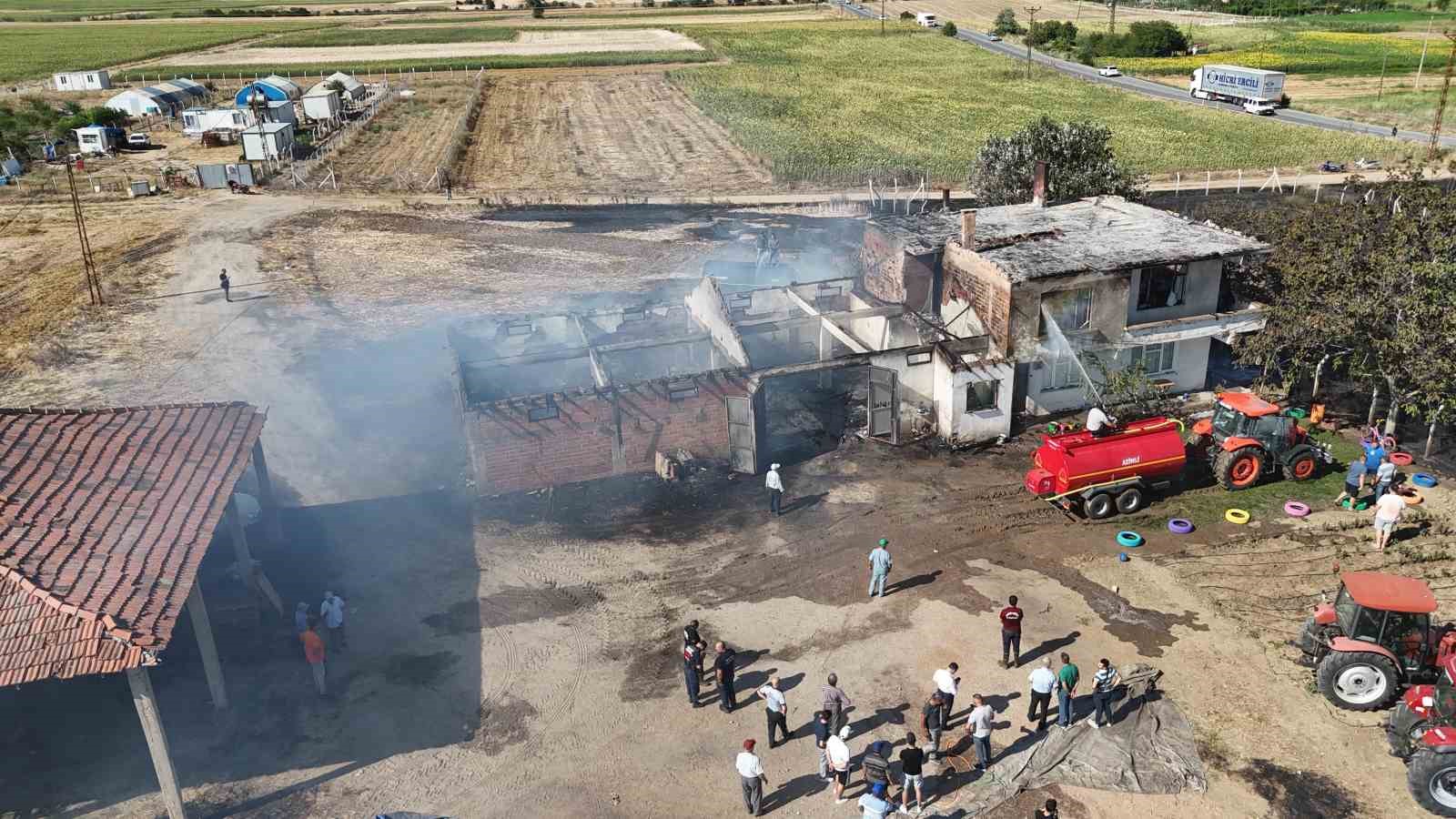 Edirne’de sigara izmariti çiftlik evini küle çevirdi: 6 kişi ölümden döndü