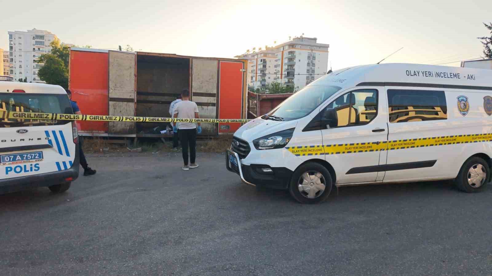 Yaşamını sürdürdüğü konteynerin yanında ölü halde bulundu