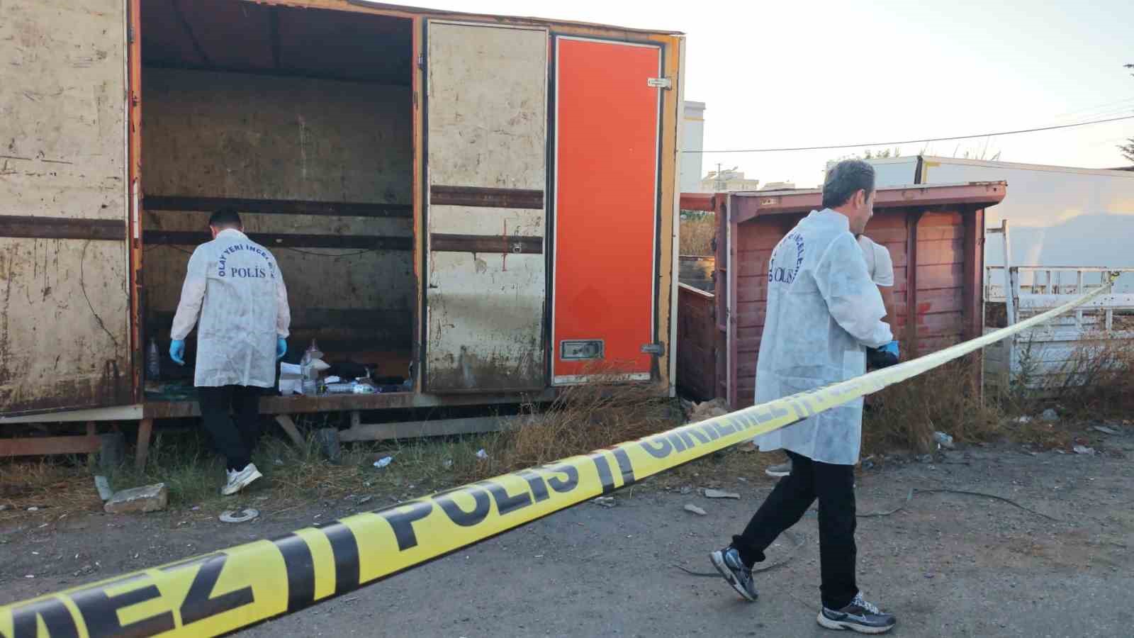Yaşamını sürdürdüğü konteynerin yanında ölü halde bulundu