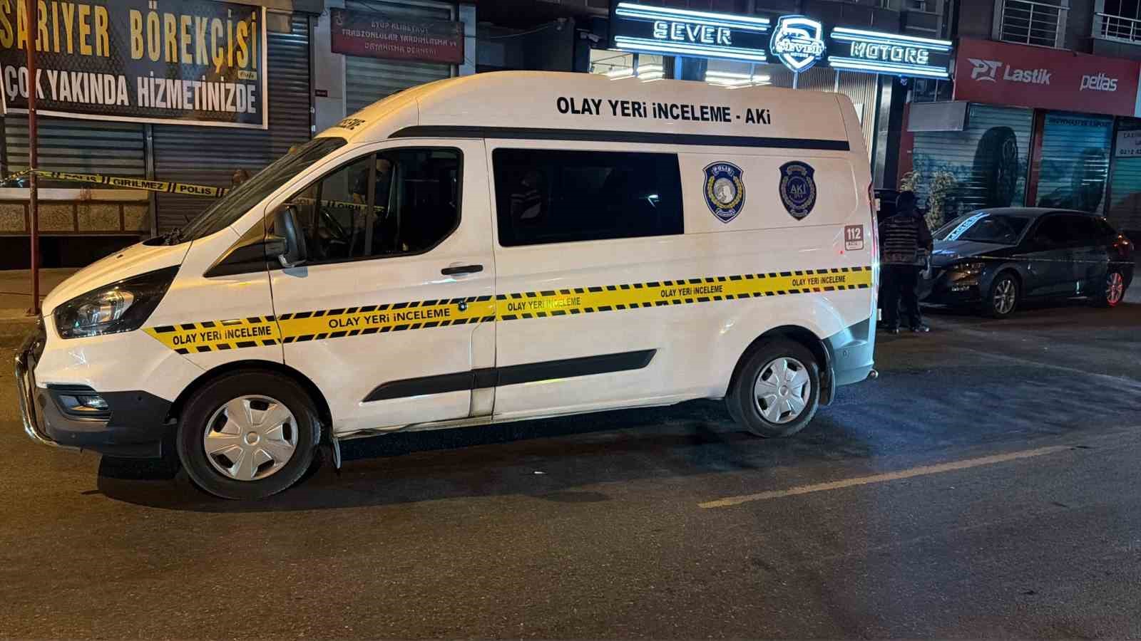Eyüpsultan’da oto galeriye silahlı saldırı: 2’si ağır 4 yaralı