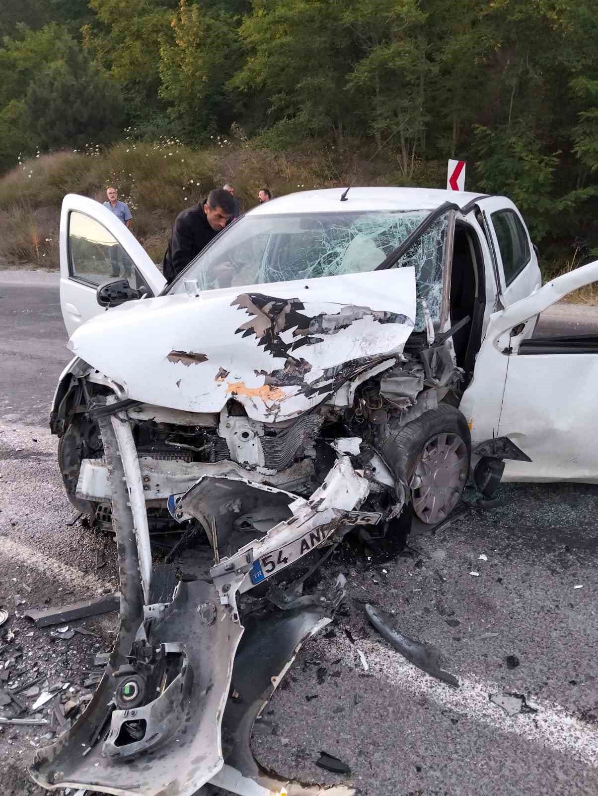 Kastamonu’da iki otomobil kafa kafaya çarpıştı: 4 yaralı
