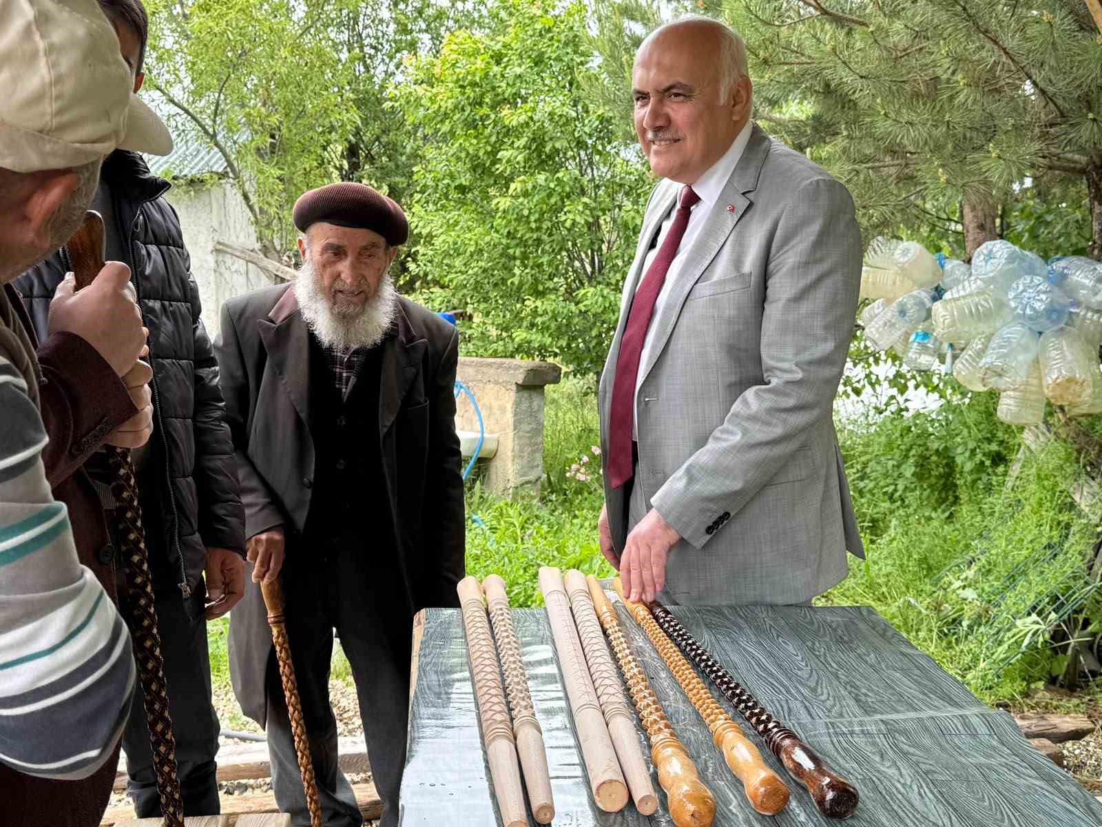 Kızılcahamam Belediye Başkanı Acar, 93 yaşındaki baston ustasını ziyaret etti