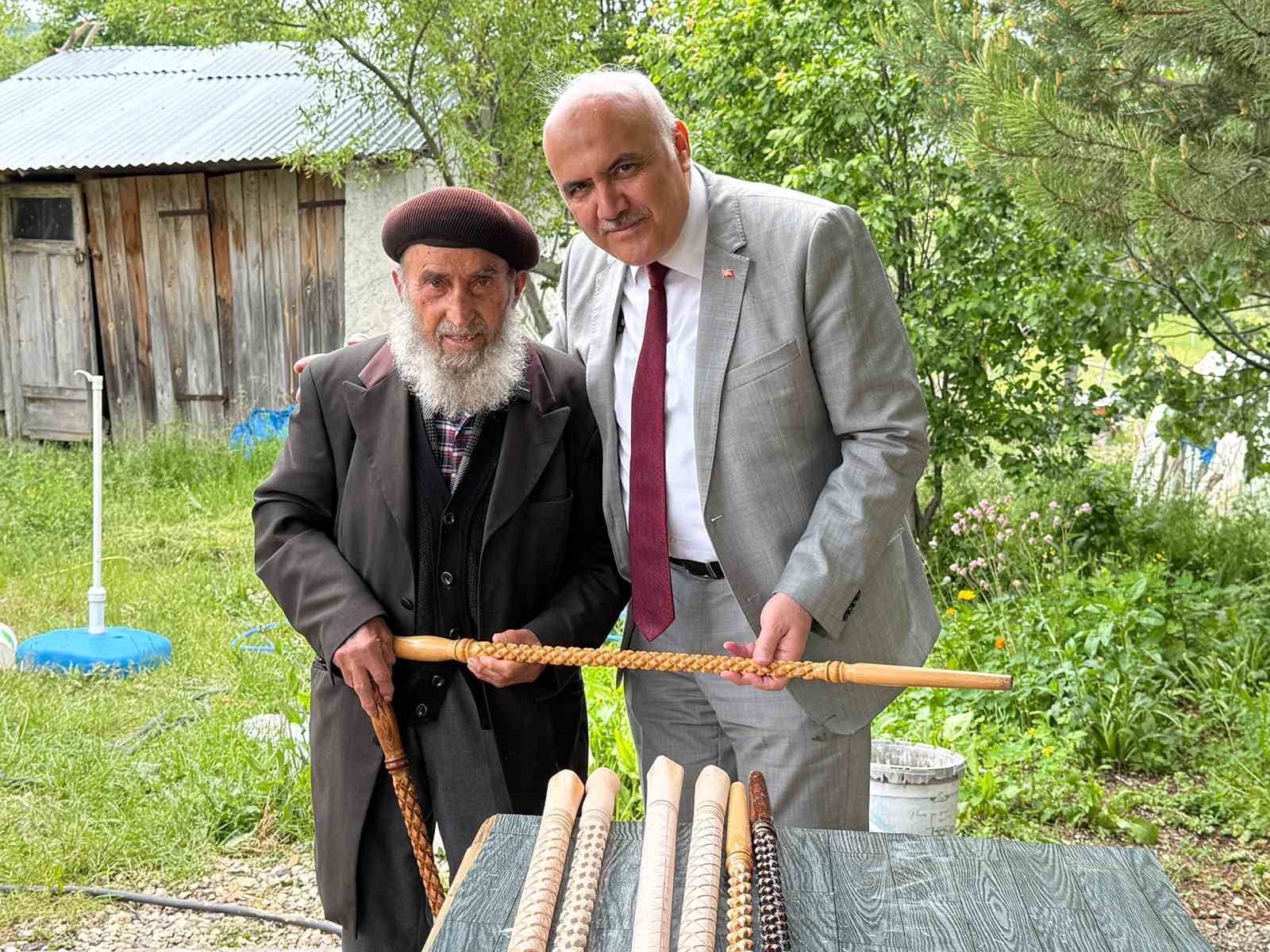 Kızılcahamam Belediye Başkanı Acar, 93 yaşındaki baston ustasını ziyaret etti