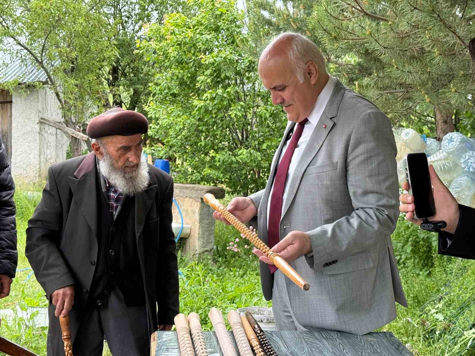 Kızılcahamam Belediye Başkanı Acar, 93 yaşındaki baston ustasını ziyaret etti