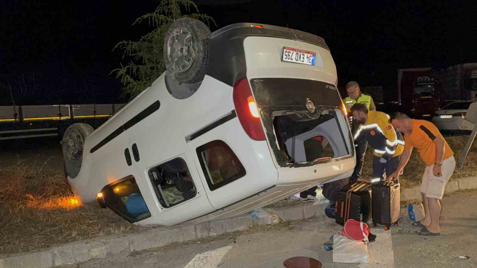 Samsun’da hafif ticari araç takla attı: 5 yaralı