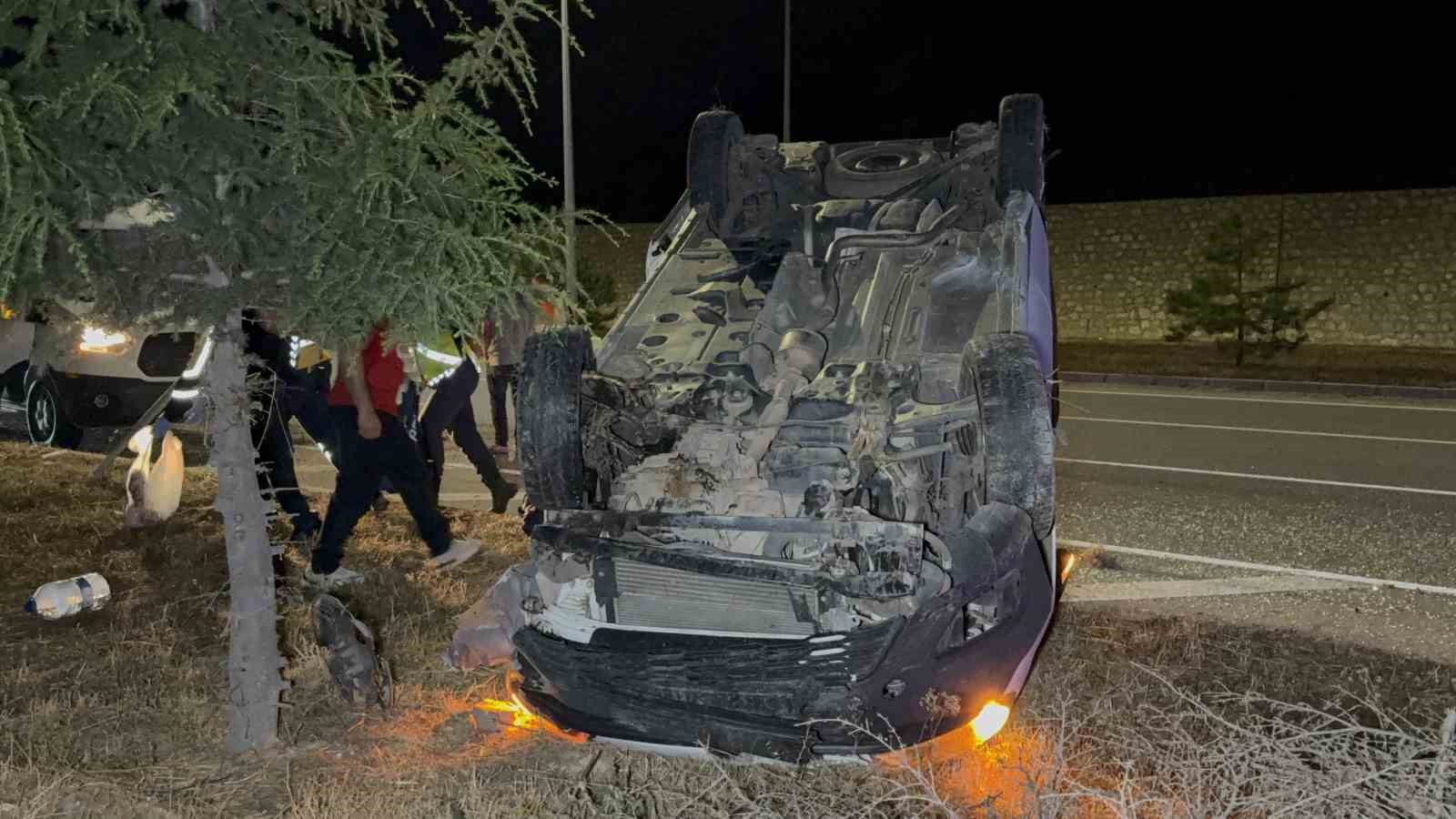 Samsun’da hafif ticari araç takla attı: 5 yaralı