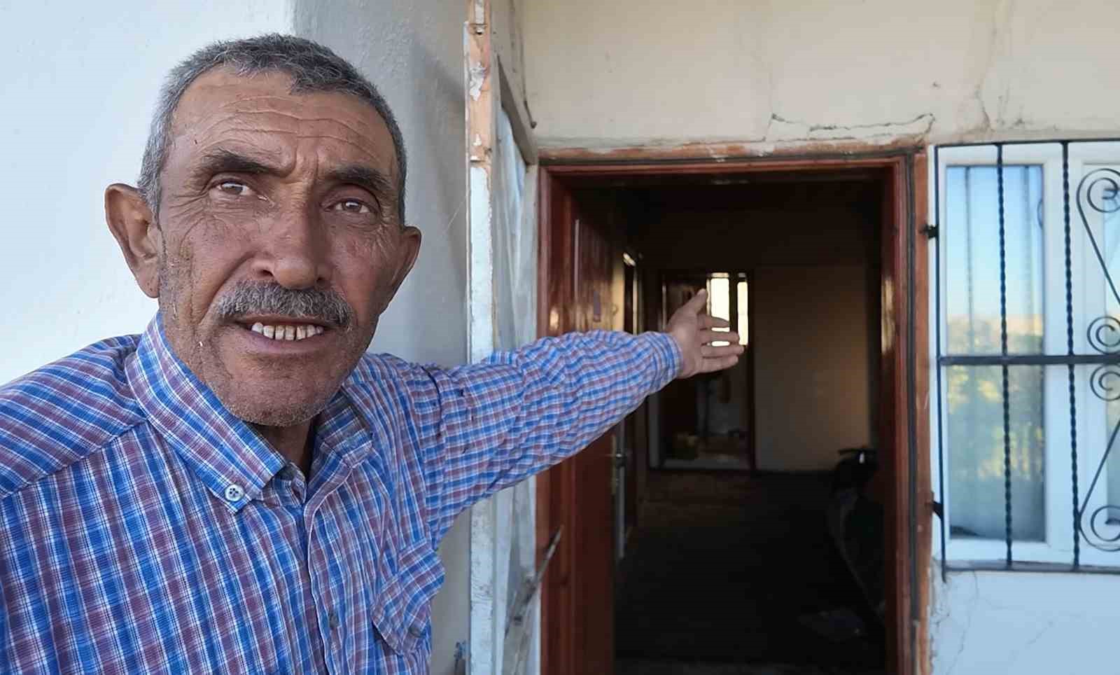 Evleri yanan kadın gözyaşı döken eşini teselli etti: "Ağlama, canımıza bir şey olmadı"