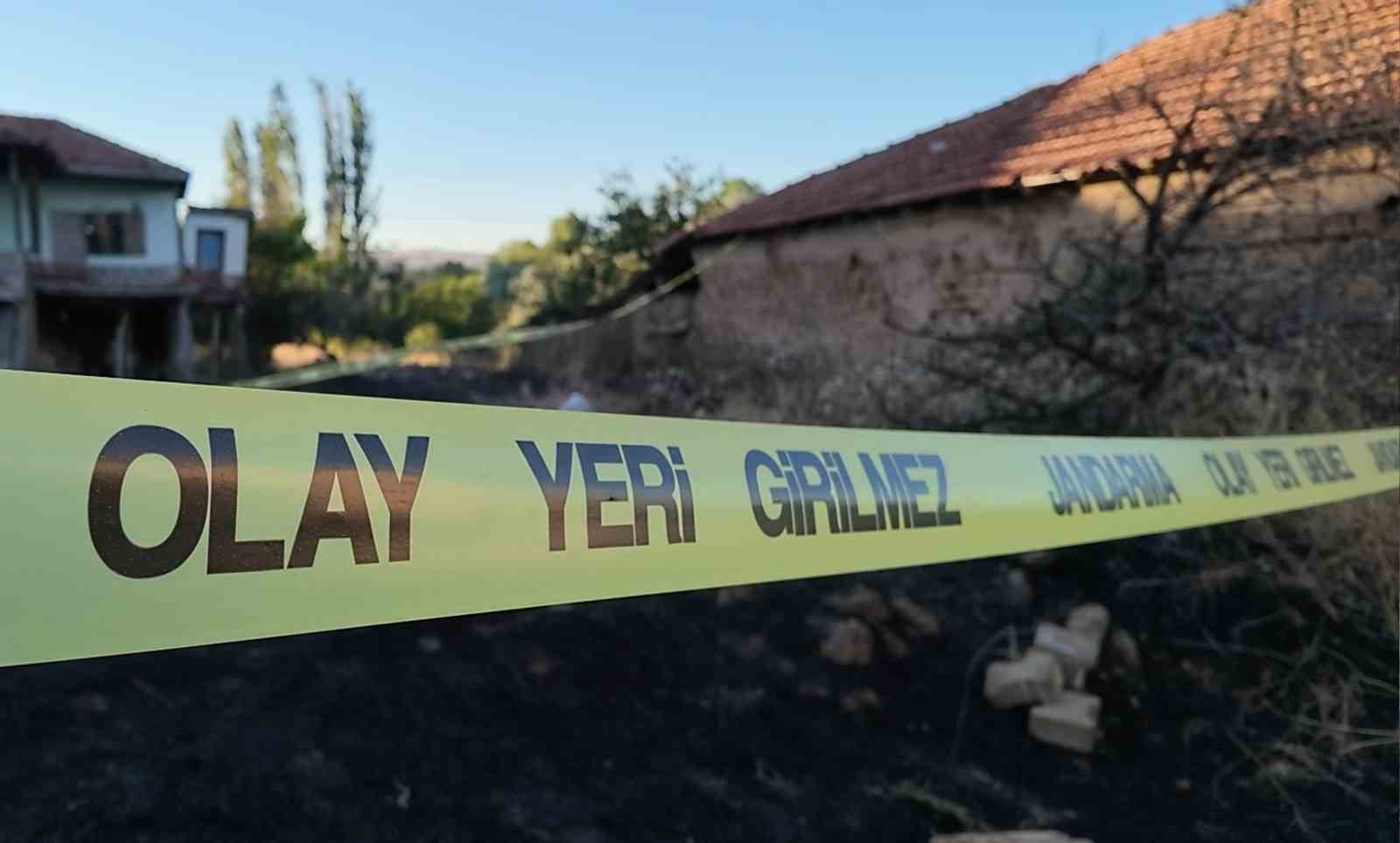 Evleri yanan kadın gözyaşı döken eşini teselli etti: "Ağlama, canımıza bir şey olmadı"