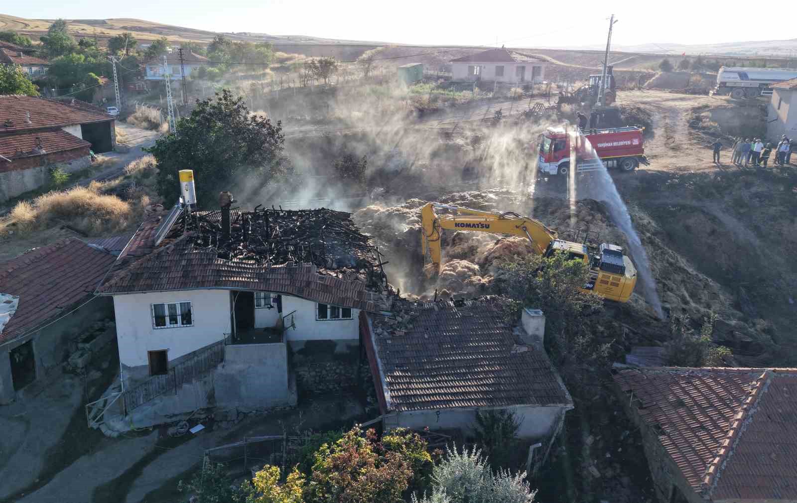 Evleri yanan kadın gözyaşı döken eşini teselli etti: "Ağlama, canımıza bir şey olmadı"