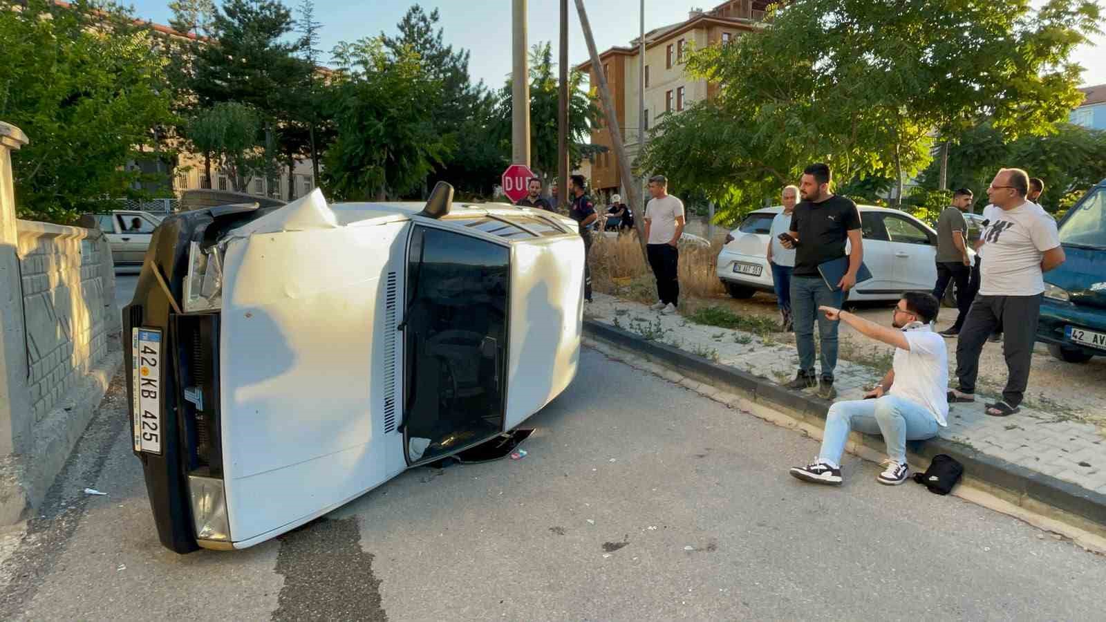 Karaman’da kaldırıma çarpan otomobil yan yattı: Kazada sürücünün burnu bile kanamadı