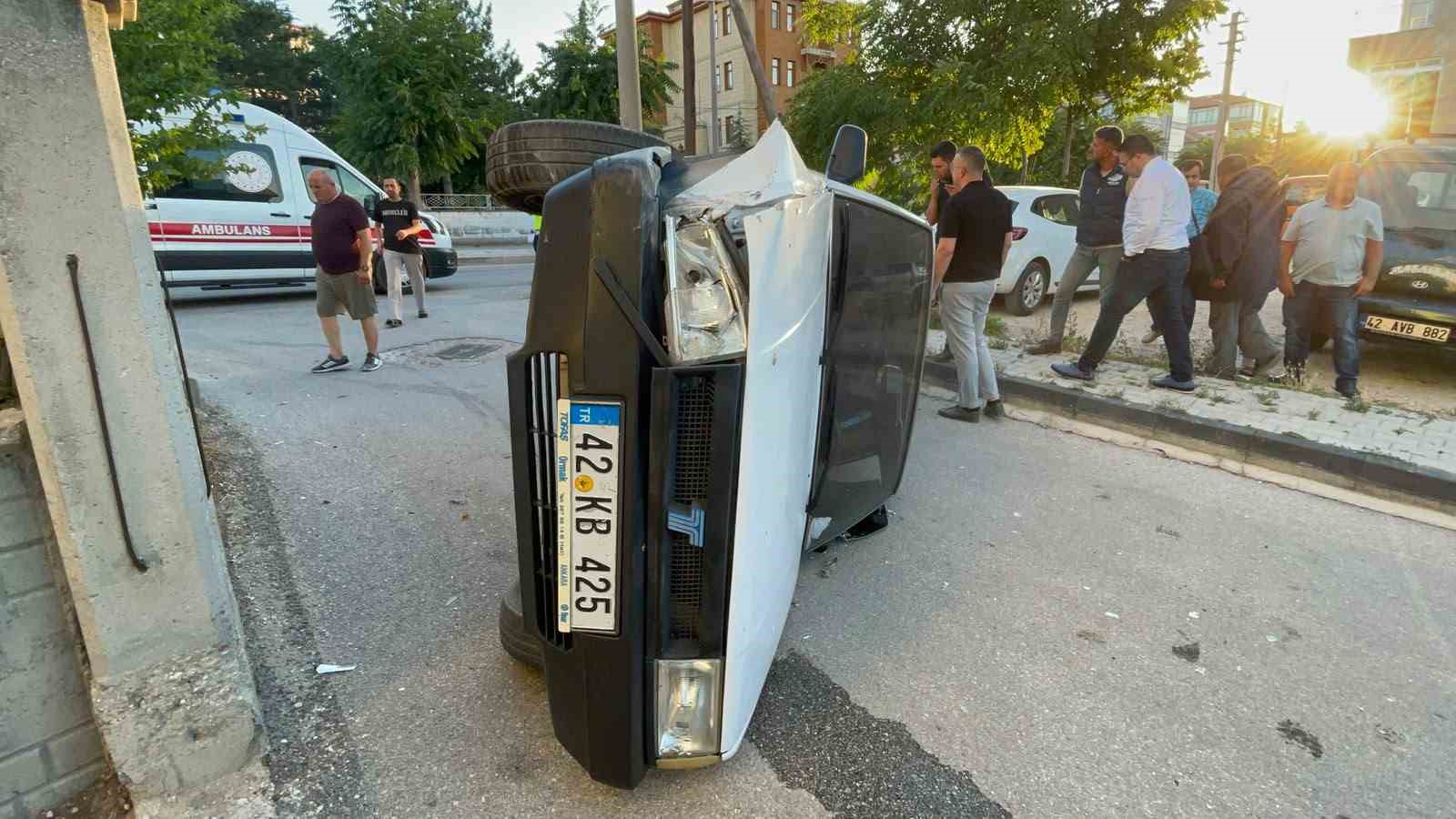 Karaman’da kaldırıma çarpan otomobil yan yattı: Kazada sürücünün burnu bile kanamadı