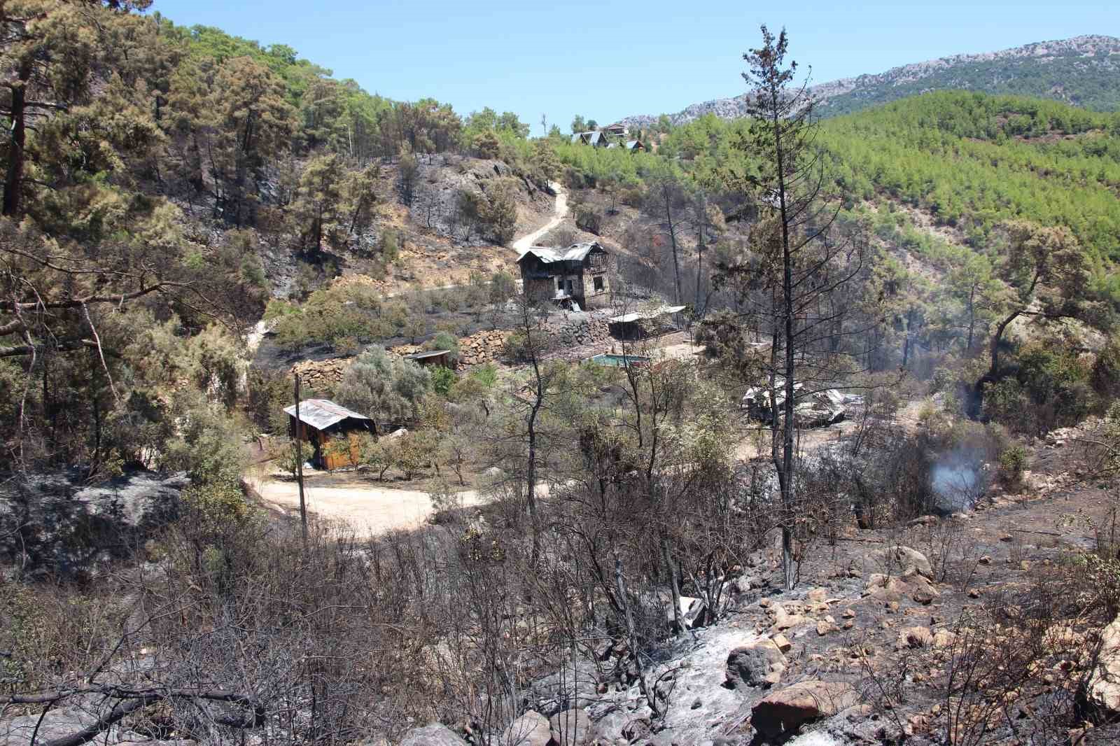 Emekli itfaiyeci, yılların tecrübesiyle evini alevlere teslim etmedi