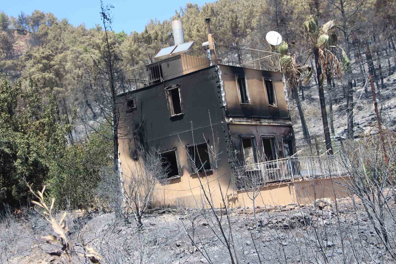 Emekli itfaiyeci, yılların tecrübesiyle evini alevlere teslim etmedi