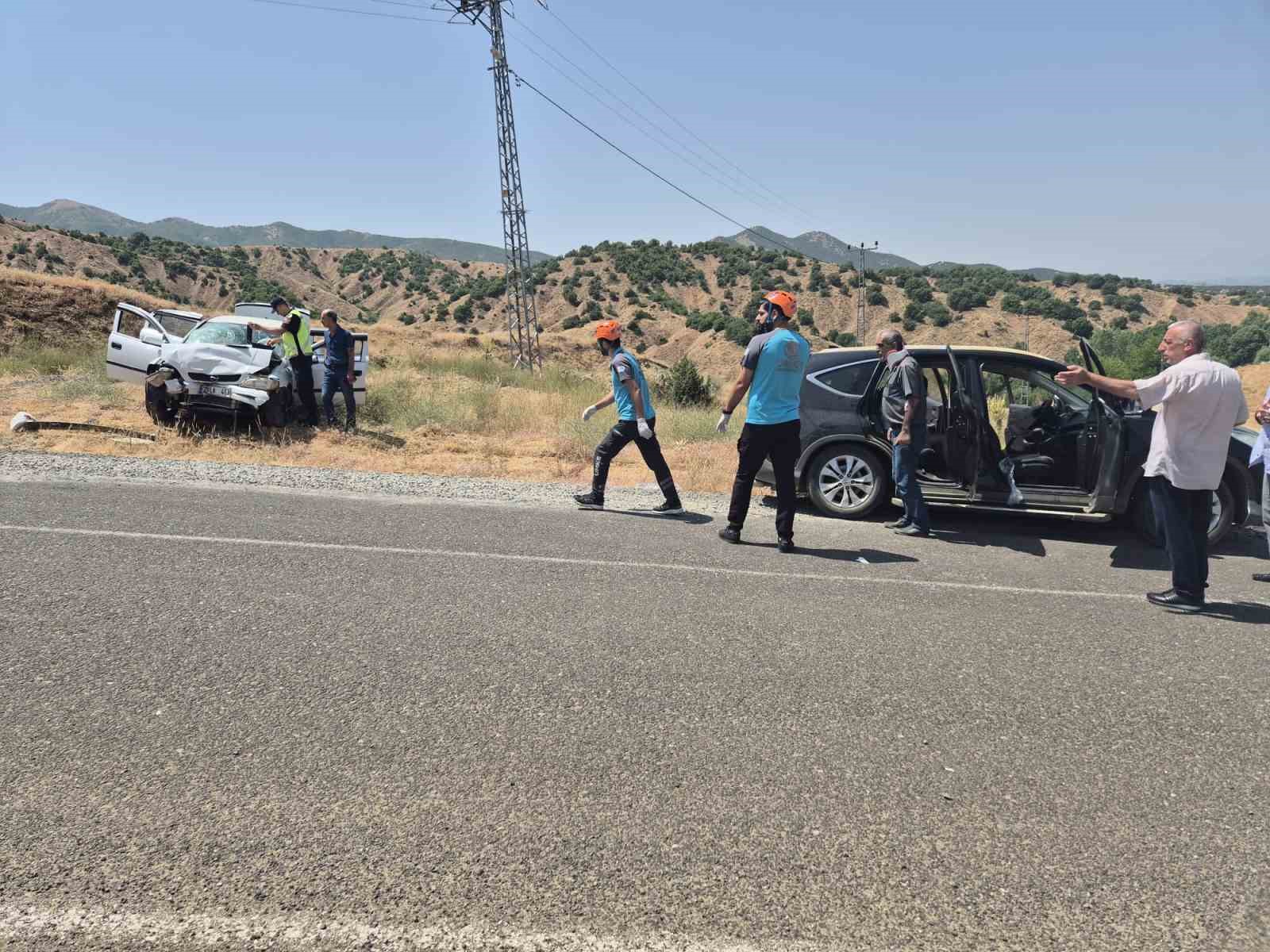 Bingöl’de trafik kazası: 8 yaralı