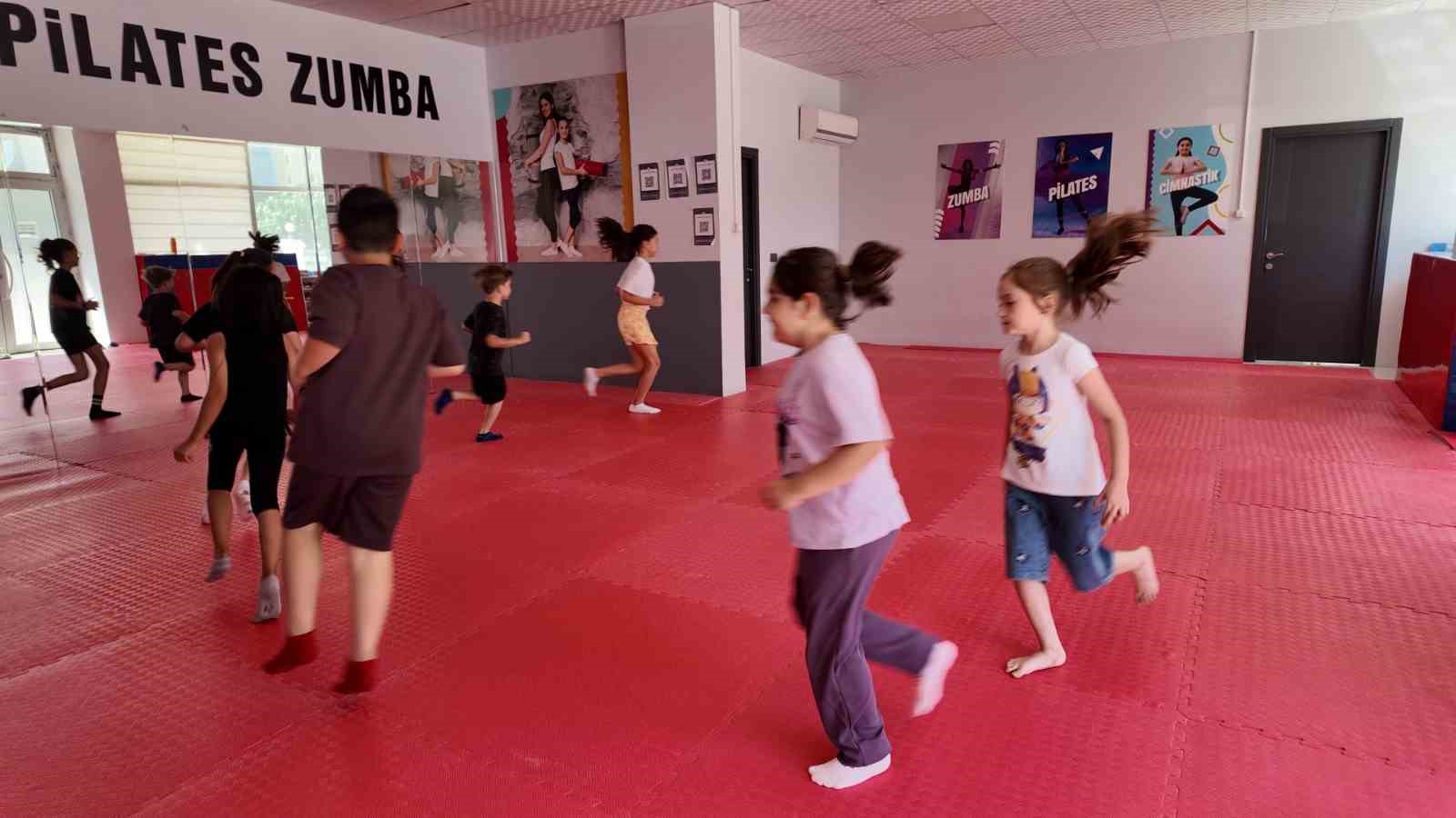 Merkezefendi’de minik cimnastikçiler yazı sporla geçiriyor