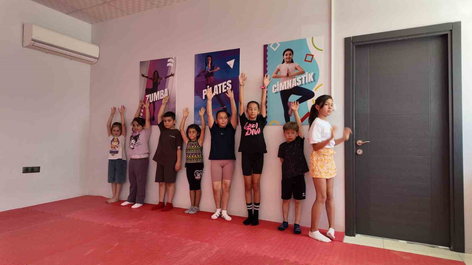 Merkezefendi’de minik cimnastikçiler yazı sporla geçiriyor