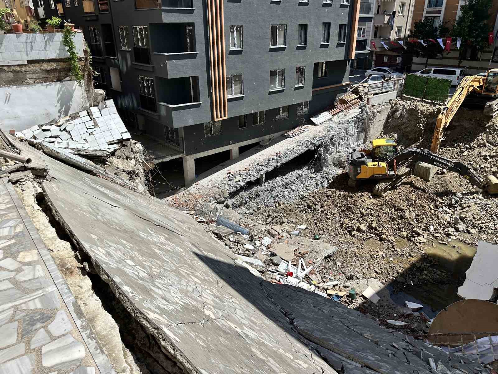 Kağıthane’de yıkım paniği: Apartman sakini: "Deprem oluyor sandık"