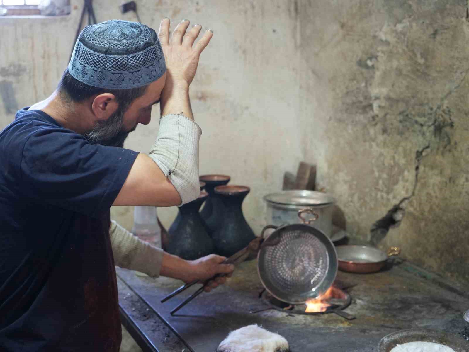 Gaziantep’te kalay ustalarının 80 derecede zorlu mesaisi