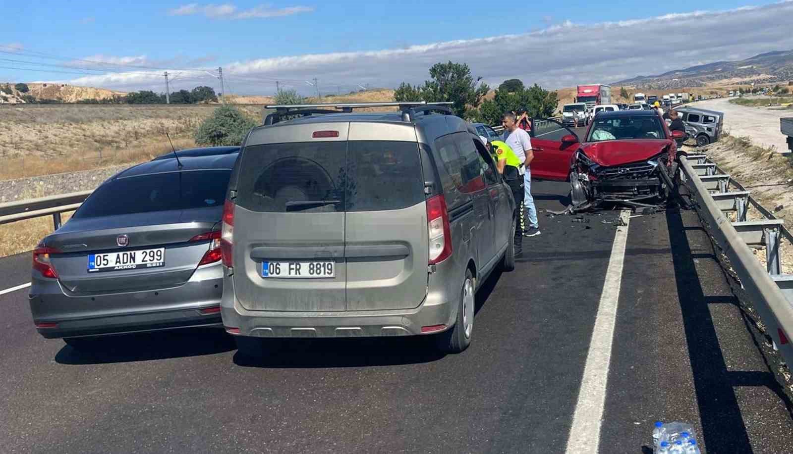 Kırıkkale’de zincirleme kaza: 3 yaralı