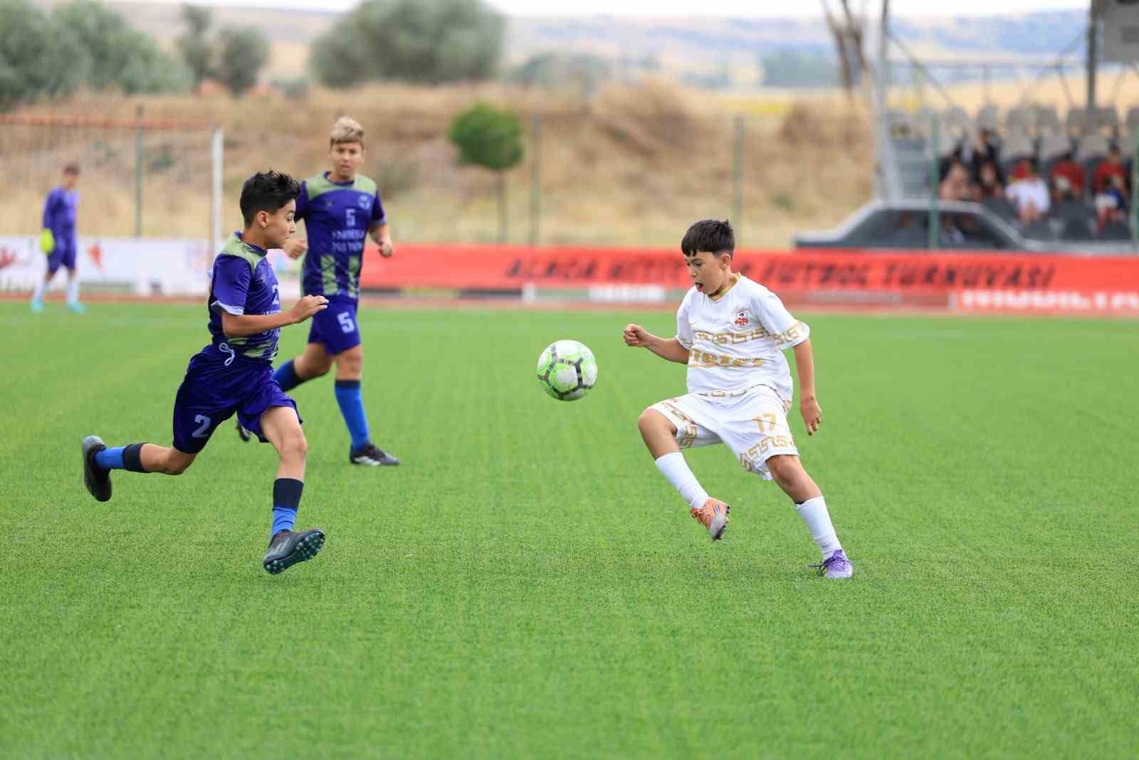 Çorum’da futbol şöleni: 400 sporcunun katıldığı Hitit Cup başladı