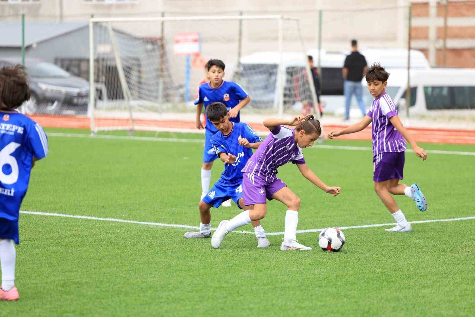 Çorum’da futbol şöleni: 400 sporcunun katıldığı Hitit Cup başladı