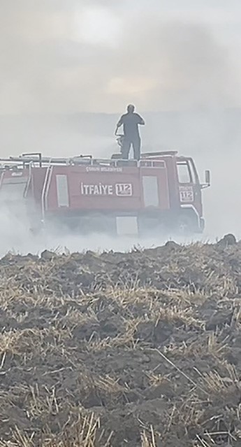 Çorum’da çıkan anız yangınında 2 bin dönüm alan küle döndü
