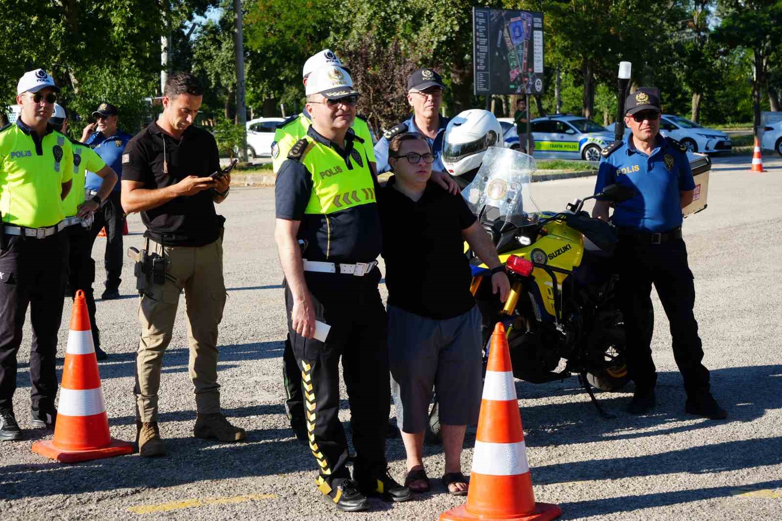 Edirne’de motosiklet sürücülerine ceza yerine güvenli sürüş eğitimi