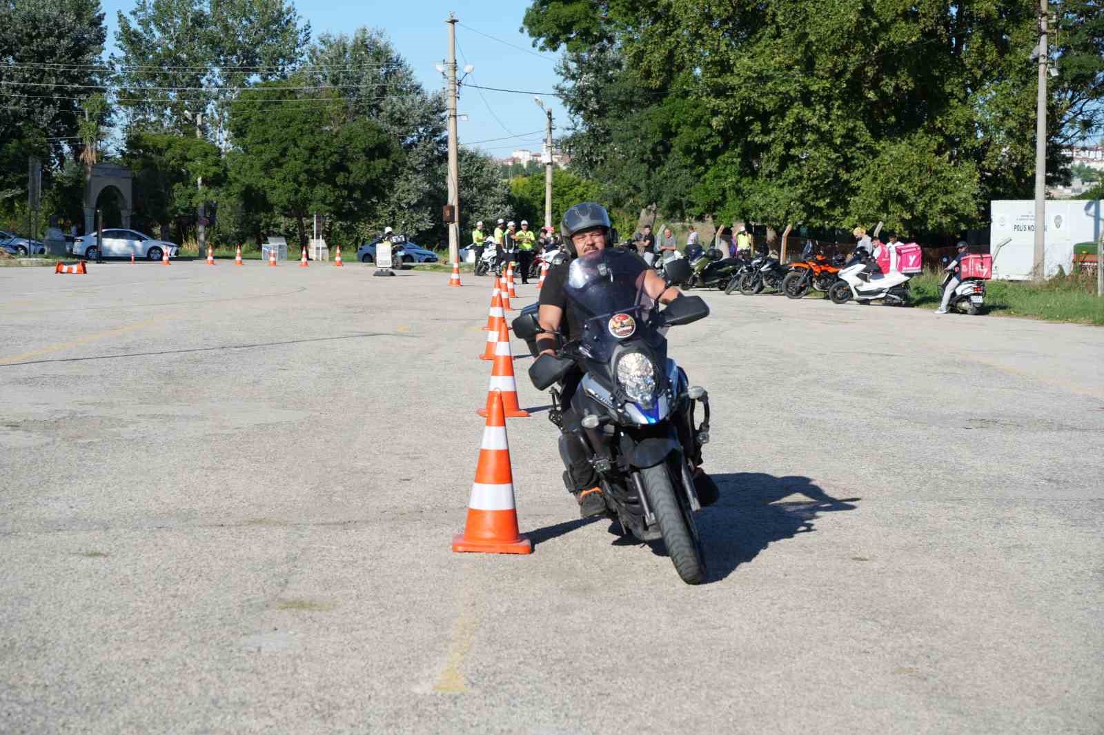 Edirne’de motosiklet sürücülerine ceza yerine güvenli sürüş eğitimi
