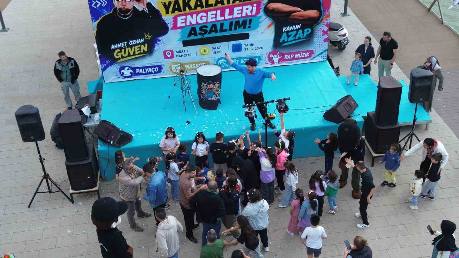 Çorum’da rap konserinde özel bireyler doyasıya eğlendi