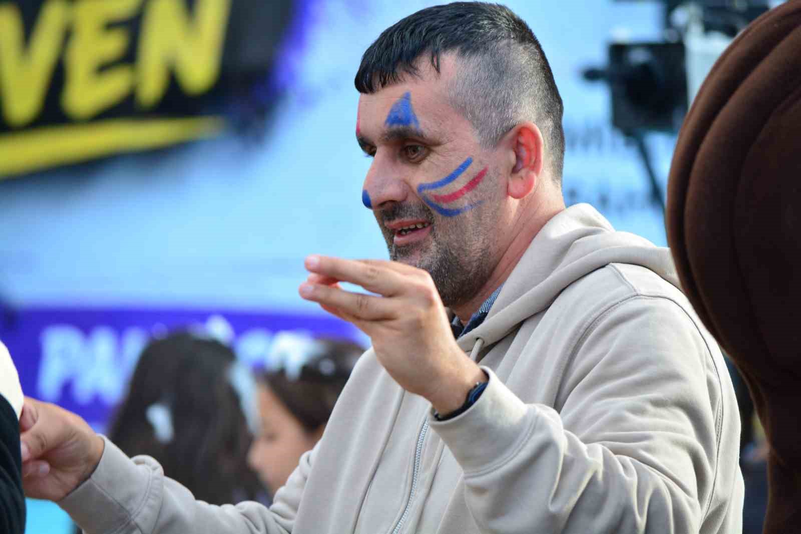 Çorum’da rap konserinde özel bireyler doyasıya eğlendi