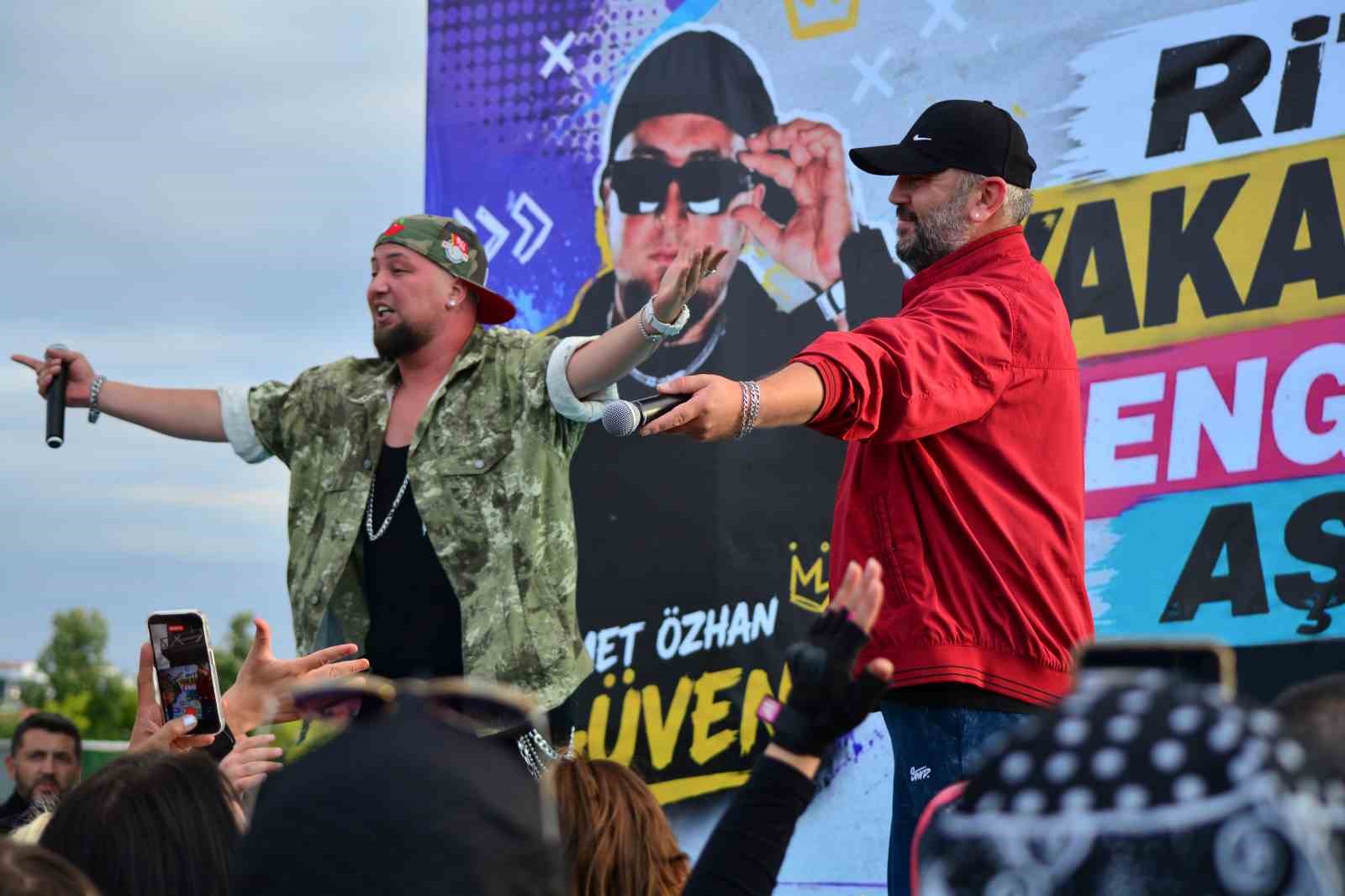 Çorum’da rap konserinde özel bireyler doyasıya eğlendi