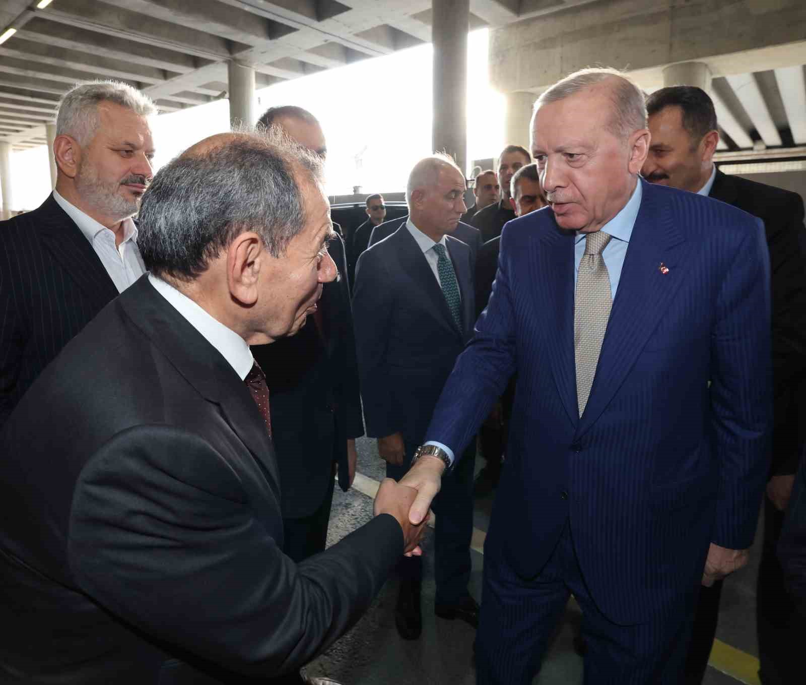 Cumhurbaşkanı Erdoğan: "Gençlerimizin en iyi şekilde yetişmeniz için tüm gücümüzle çalışıyoruz"