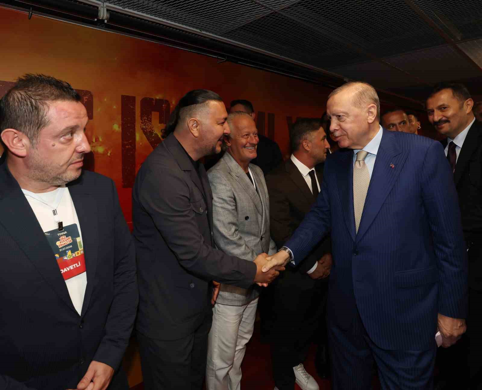 Cumhurbaşkanı Erdoğan: "Gençlerimizin en iyi şekilde yetişmeniz için tüm gücümüzle çalışıyoruz"