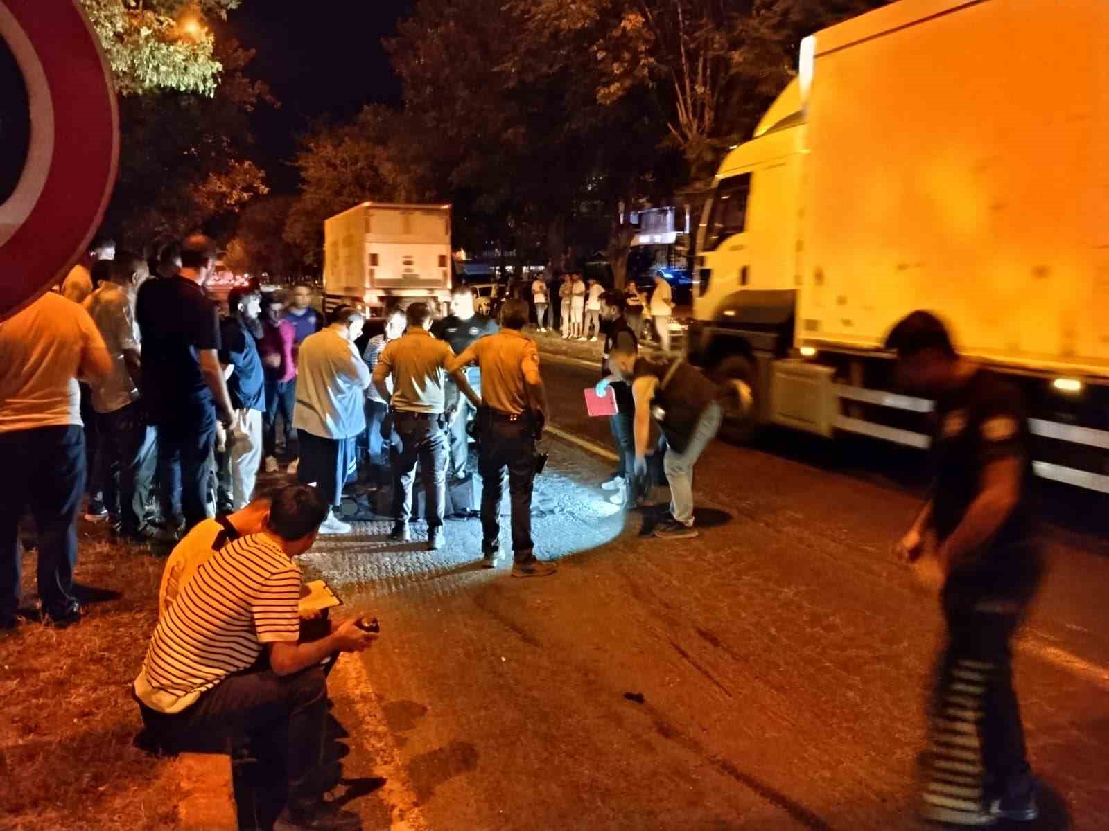 Yolun karşısına geçerken otomobilin çarptığı kadın hayatını kaybetti