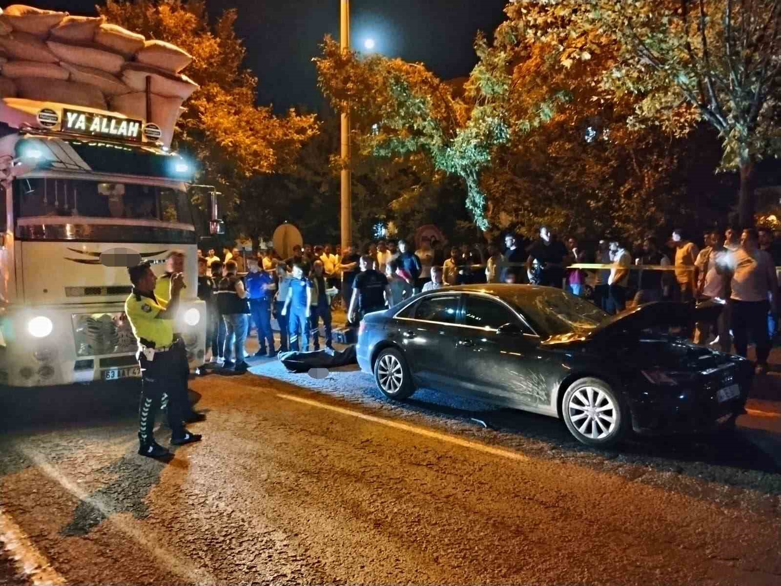 Yolun karşısına geçerken otomobilin çarptığı kadın hayatını kaybetti