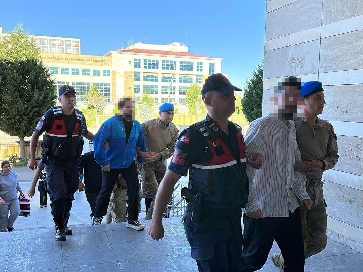 Uşak’ta belediye şirketlerinde sigortalı gösterilip Yalım’ın işletmelerinde çalışanlarına yönelik operasyonda 9 kişi tutuklandı