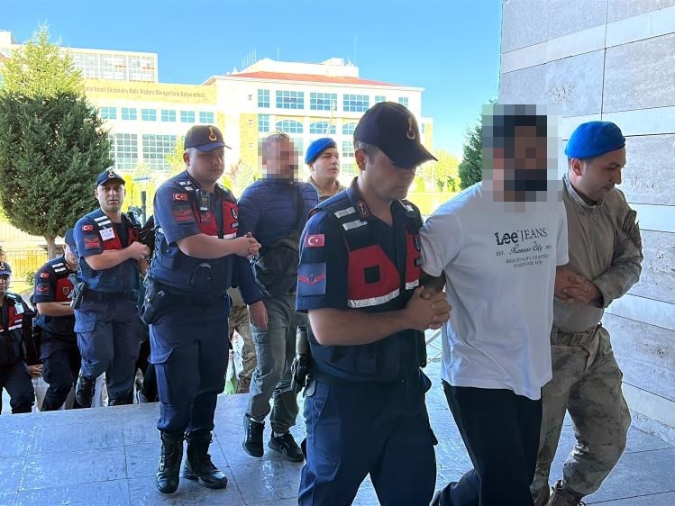 Uşak’ta belediye şirketlerinde sigortalı gösterilip Yalım’ın işletmelerinde çalışanlarına yönelik operasyonda 9 kişi tutuklandı