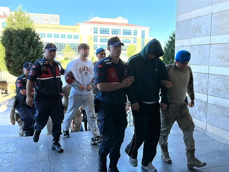 Uşak’ta belediye şirketlerinde sigortalı gösterilip Yalım’ın işletmelerinde çalışanlarına yönelik operasyonda 9 kişi tutuklandı