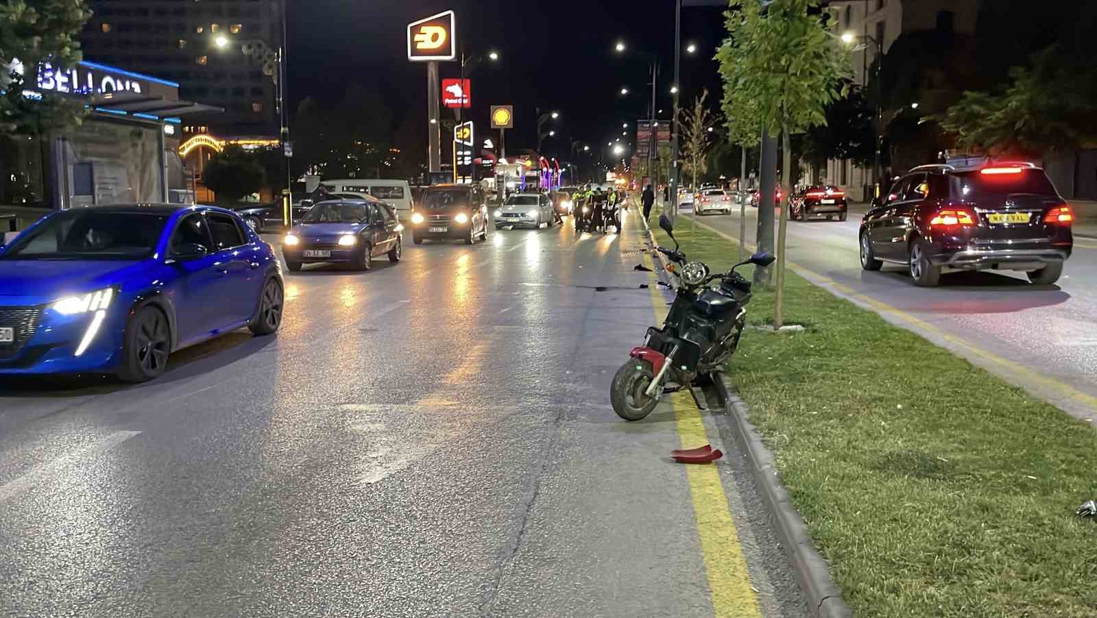 Sivas’ta motosiklet ile elektrikli bisiklet çarpıştı: 2 ağır yaralı