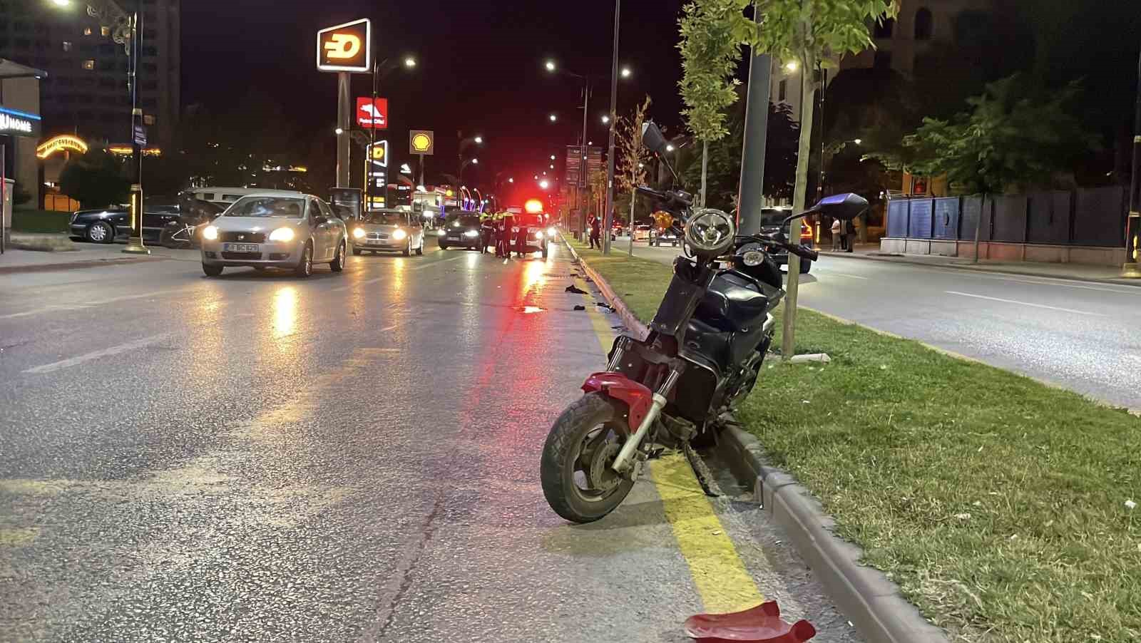 Sivas’ta motosiklet ile elektrikli bisiklet çarpıştı: 2 ağır yaralı