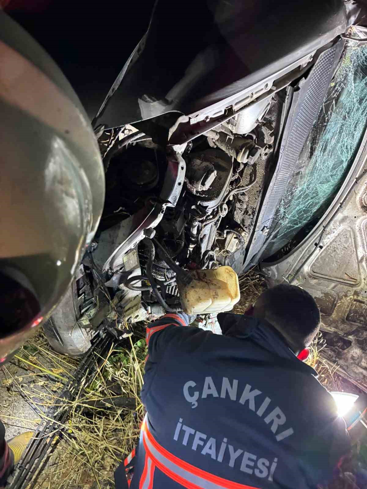 Kanala uçan otomobil hurdaya döndü: 1 yaralı