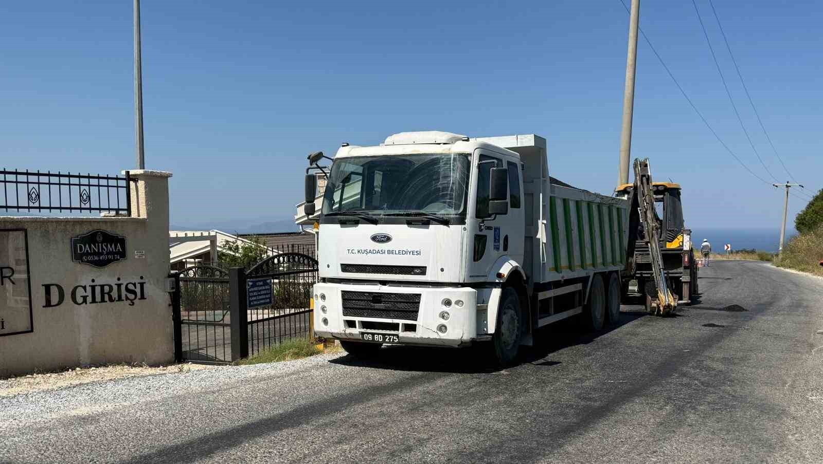 Kuşadası’nda eskiyen yollar yenileniyor