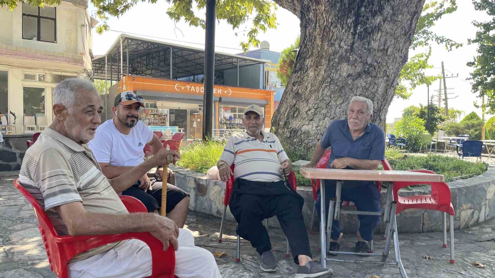 Osmaniye’de 260 yıllık çınar yaz sıcağında doğal klima oluyor