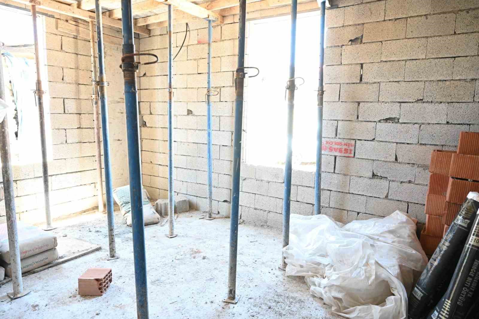Yangında yuvalarını kaybeden yaşlı çifte yardım eli
