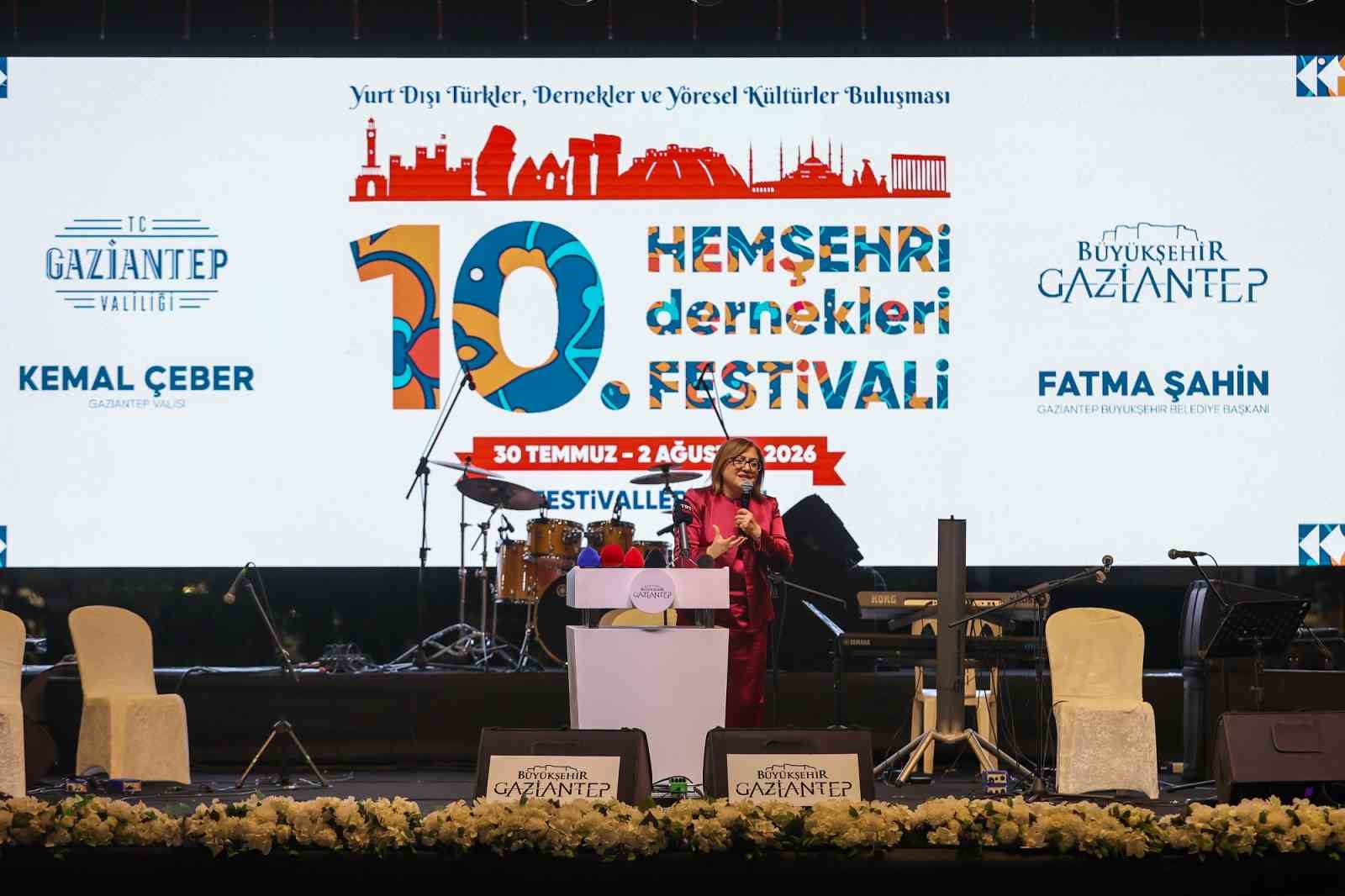 Hemşeri Dernekleri Festivali renkli görüntülerle açıldı