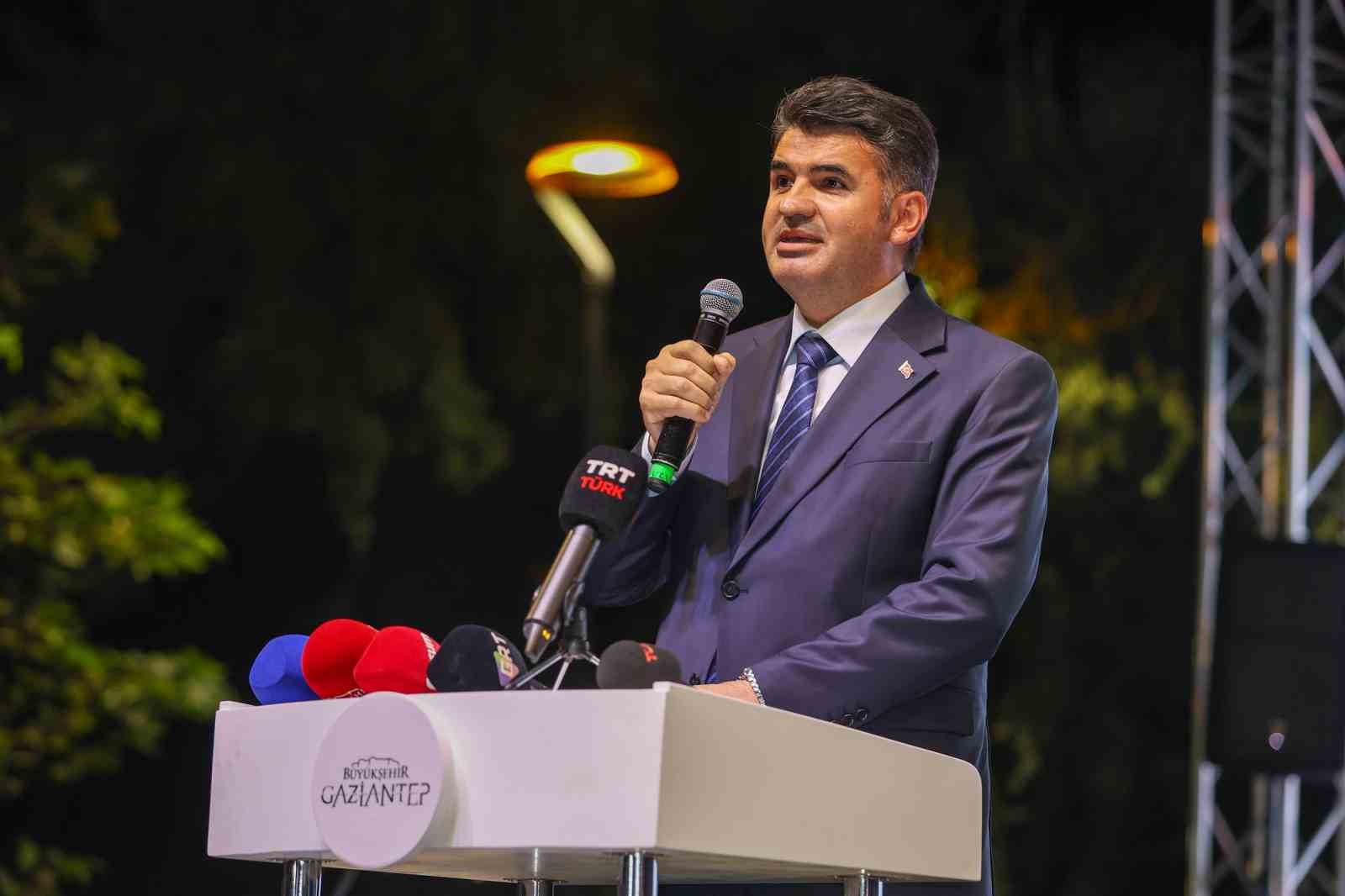 Hemşeri Dernekleri Festivali renkli görüntülerle açıldı
