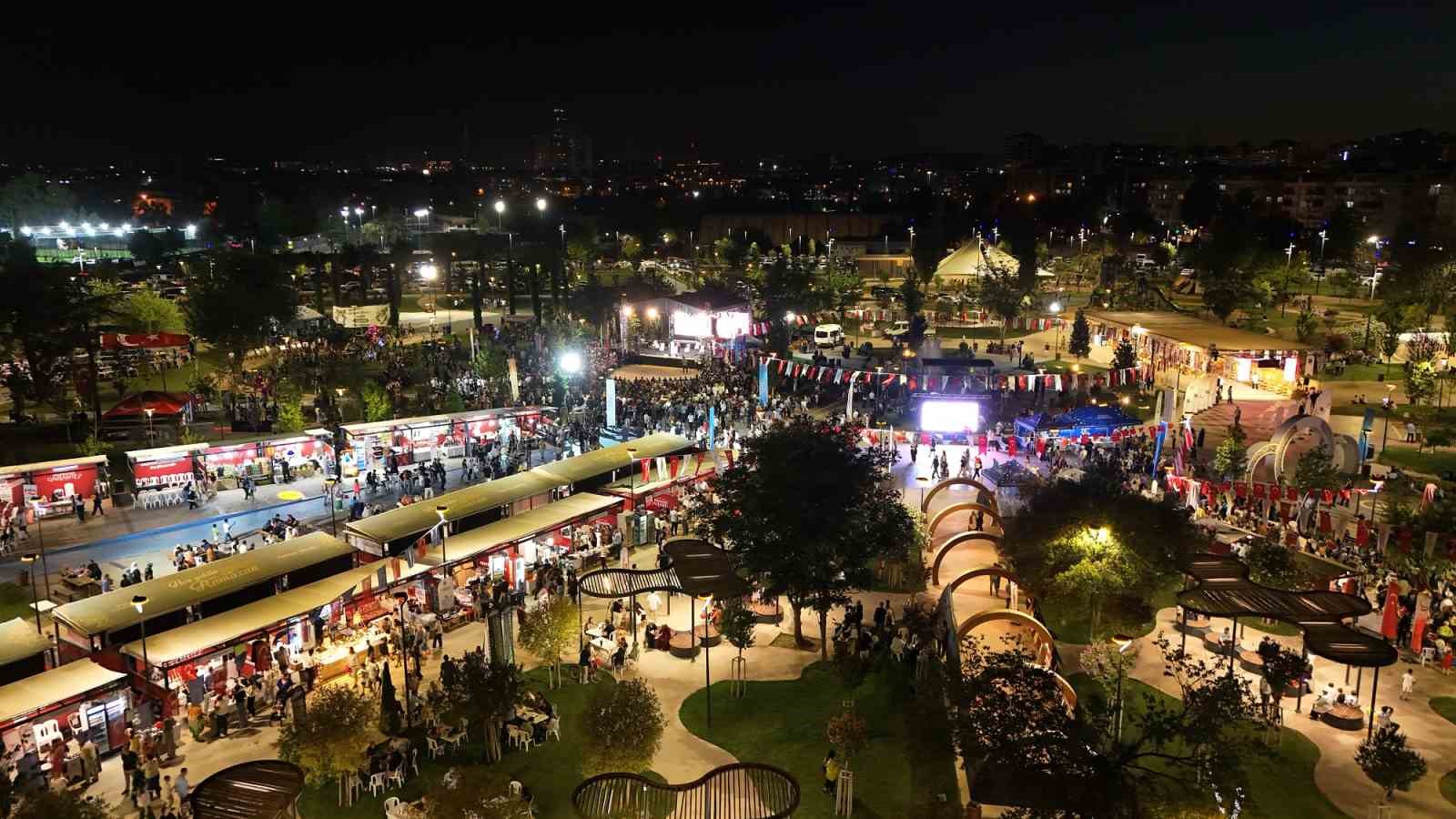 Hemşeri Dernekleri Festivali renkli görüntülerle açıldı
